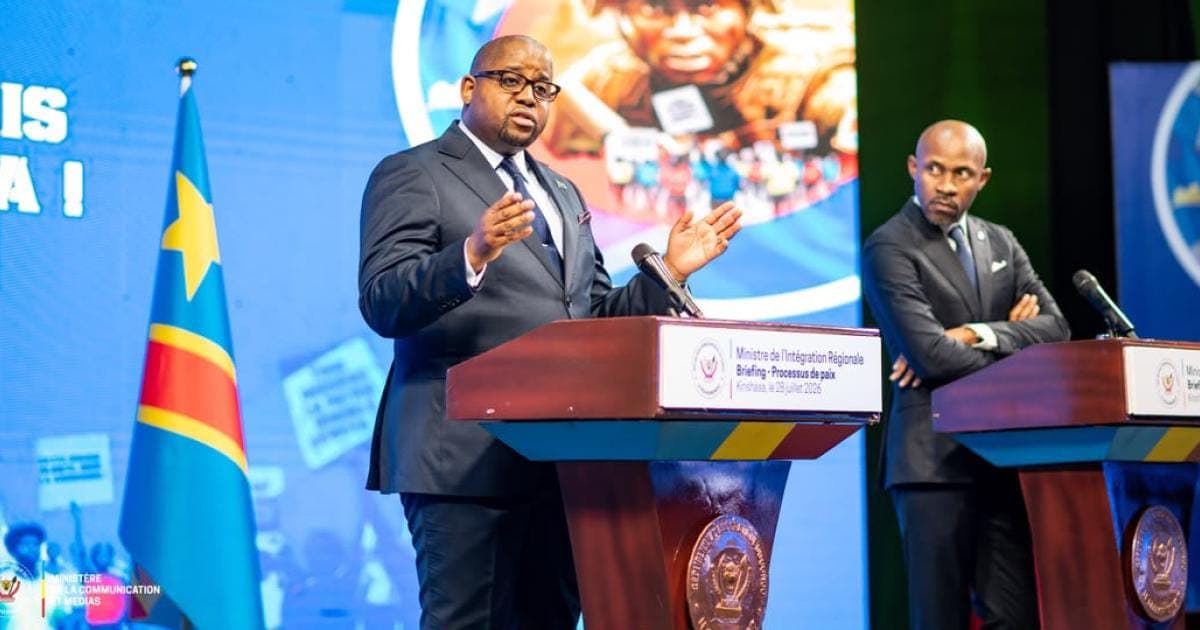 Le ministre congolais de l'Intégration régionale, Floribert Anzuluni, s'exprime lors du briefing sur le processus de paix à Kinshasa